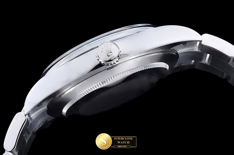 Rolex Ref. ROYP048B GMF - On-Wrist Presence & Case Thickness View (Photo 15 of 28)