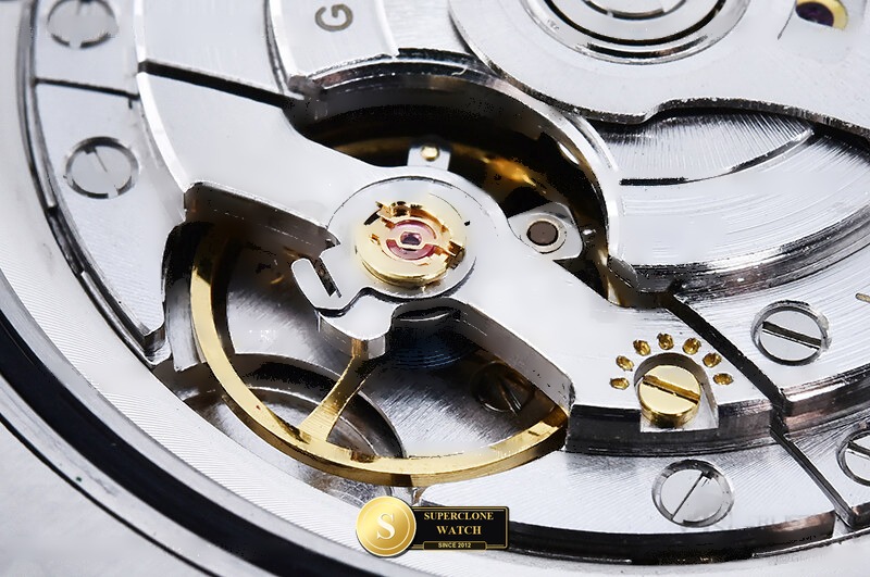 Rolex Ref. ROYP048B GMF - On-Wrist Presence & Case Thickness View (Photo 25 of 28)