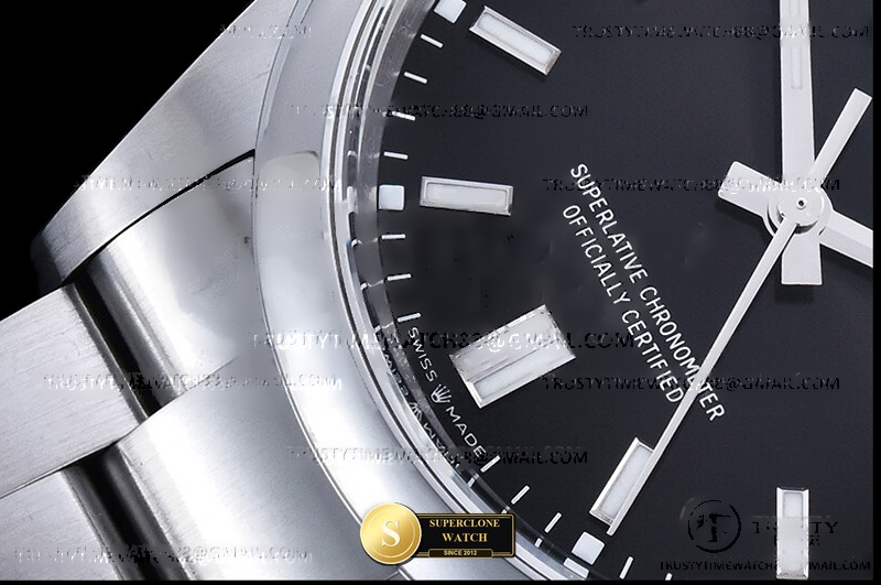Rolex Ref. 126000 VSF - On-Wrist Presence & Case Thickness View (Photo 7 of 27)
