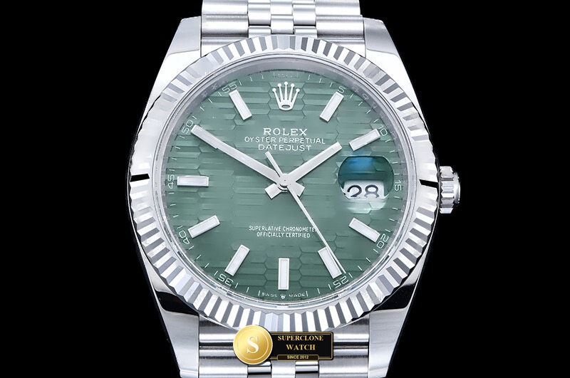 Rolex Ref. R2DJ0495I CLEAN PLUS - Clasp & Solid 904L Bracelet Detail (Photo 3 of 25)