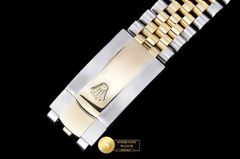 Rolex Ref. R2DJ0502G QF - On-Wrist Presence & Case Thickness View (Photo 11 of 28)