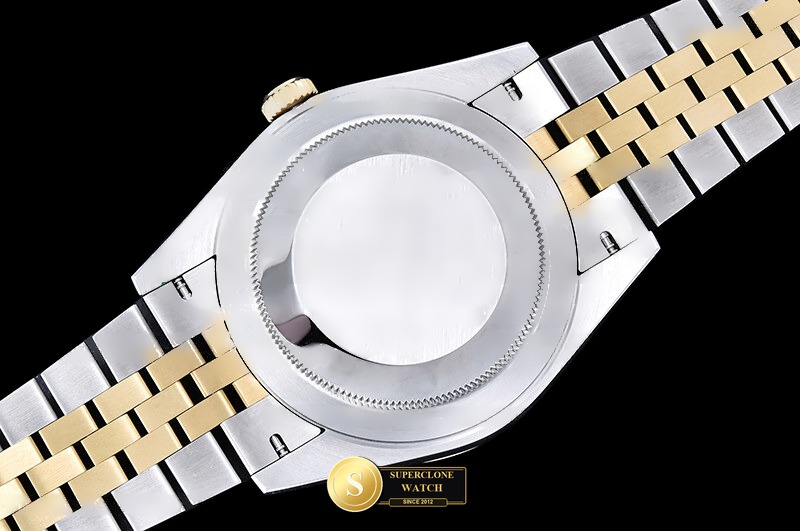 Rolex Ref. R2DJ0502G QF - On-Wrist Presence & Case Thickness View (Photo 17 of 28)