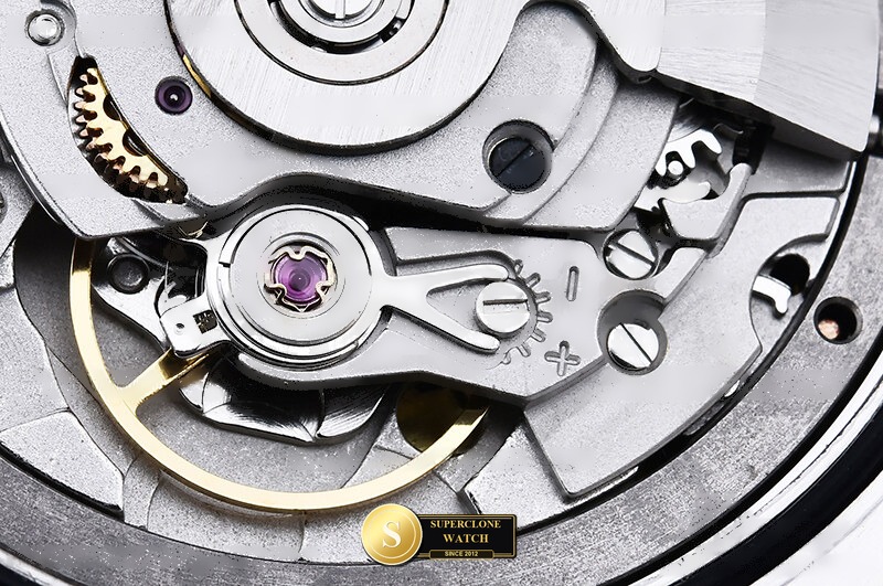 Rolex Ref. RDD0383F KF - On-Wrist Presence & Case Thickness View (Photo 23 of 25)