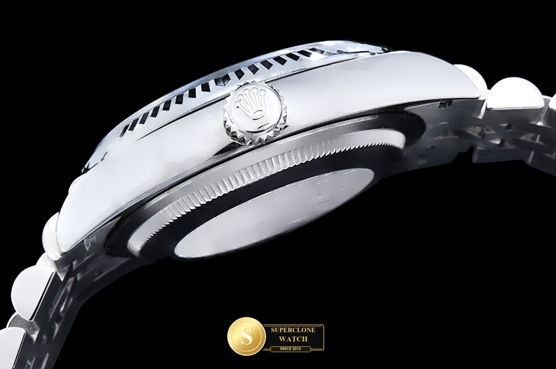 Rolex Ref. RDJ0471B QF - On-Wrist Presence & Case Thickness View (Photo 15 of 28)
