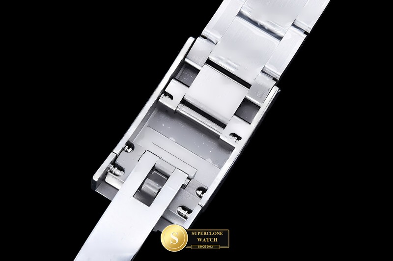 Rolex Ref. RDJ0472B VSF - On-Wrist Presence & Case Thickness View (Photo 13 of 28)