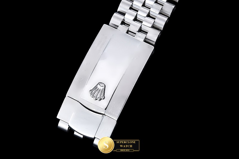 Rolex Ref. RDJ0473B QF - On-Wrist Presence & Case Thickness View (Photo 11 of 28)