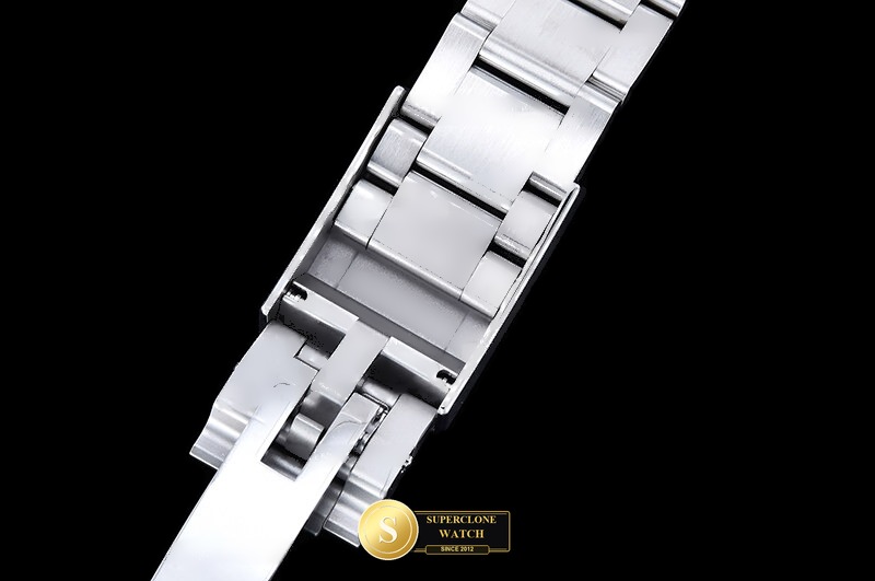 Rolex Ref. 126506 CLEAN PLUS - On-Wrist Presence & Case Thickness View (Photo 15 of 34)