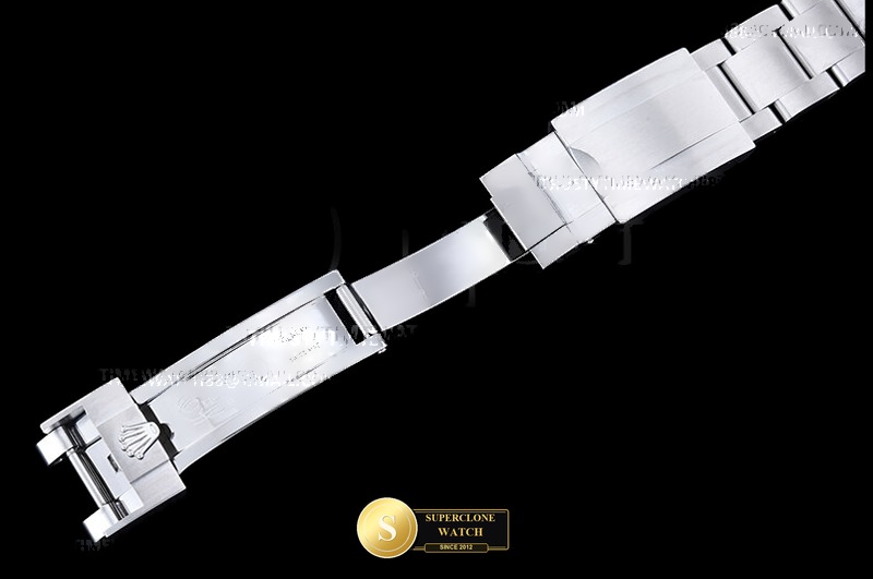 Rolex Ref. ROLDYT0720 GETF - On-Wrist Presence & Case Thickness View (Photo 13 of 24)