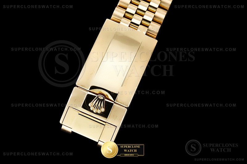 Rolex Ref. 126718GRNR ARF - On-Wrist Presence & Case Thickness View (Photo 13 of 34)