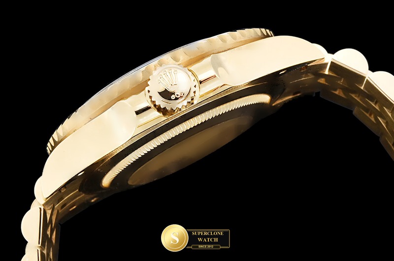 Rolex Ref. 126718GRNR ARF - On-Wrist Presence & Case Thickness View (Photo 17 of 34)