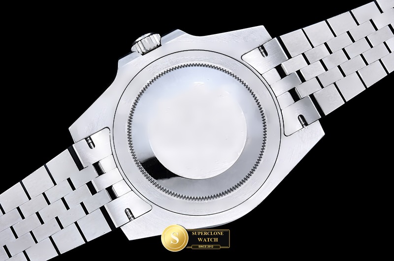 Rolex Ref. 126710BLRO VF - On-Wrist Presence & Case Thickness View (Photo 19 of 31)