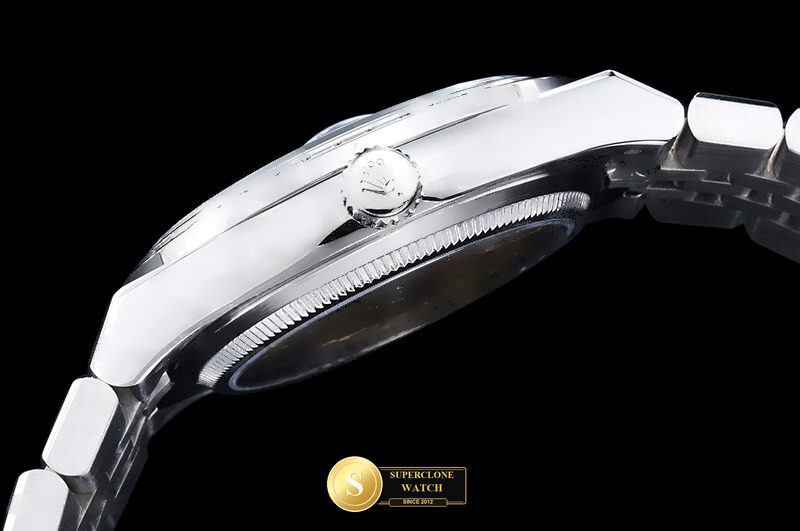Rolex Ref. ROLLD007B K5F - Crown Guard & Dial Lume Verification (Photo 18 of 28)