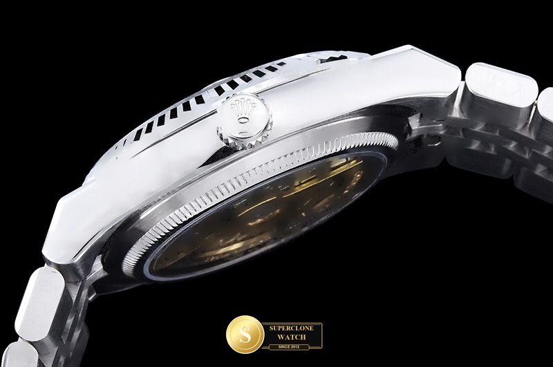 Rolex Ref. ROLLD011B YY - On-Wrist Presence & Case Thickness View (Photo 13 of 25)