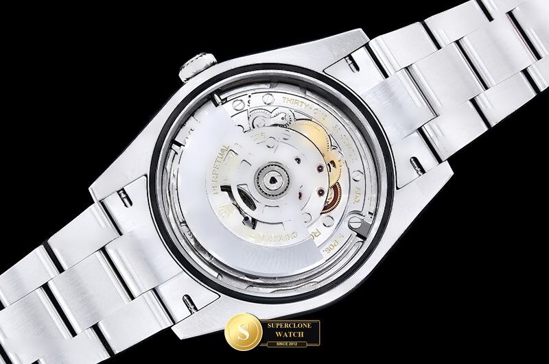 Rolex Ref. ROYP052B VSF - On-Wrist Presence & Case Thickness View (Photo 19 of 28)