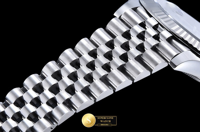 Rolex Ref. R2DJ0513F SCF - On-Wrist Presence & Case Thickness View (Photo 13 of 26)