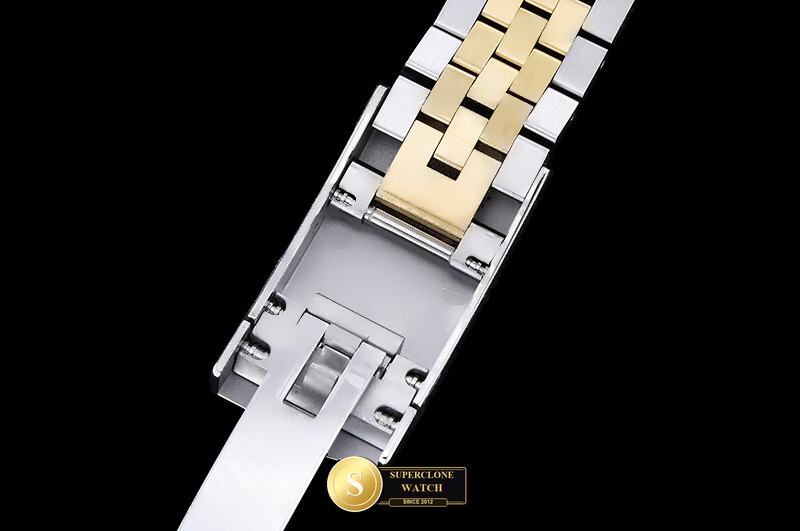 Rolex Ref. R2DJ0516D CLEAN PLUS - On-Wrist Presence & Case Thickness View (Photo 13 of 29)