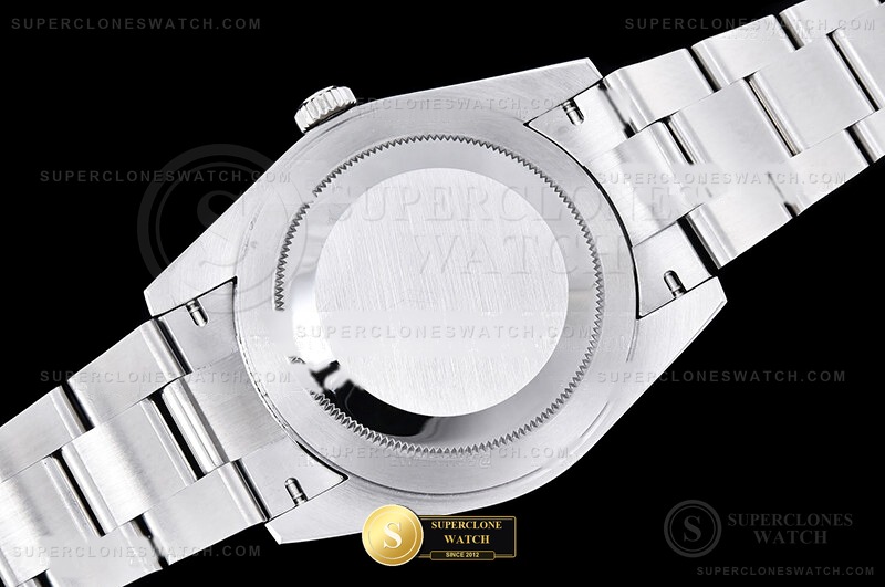 Rolex Ref. R2DJ0518A QF - On-Wrist Presence & Case Thickness View (Photo 17 of 29)