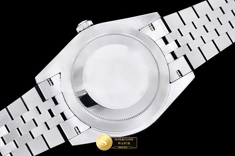 Rolex Ref. R2DJ0521A CLEAN PLUS - On-Wrist Presence & Case Thickness View (Photo 13 of 24)