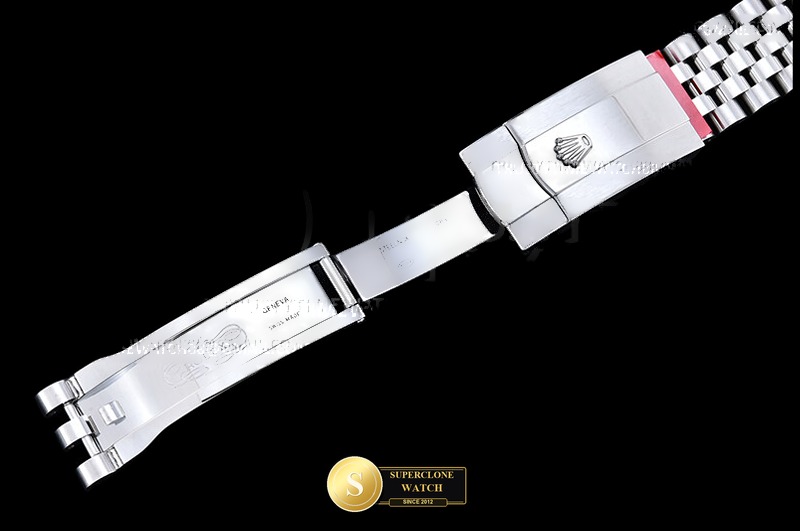 Rolex Ref. R2DJ0521J CLEAN PLUS - On-Wrist Presence & Case Thickness View (Photo 11 of 28)