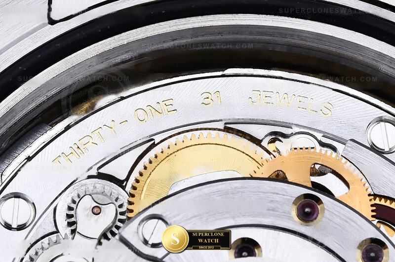 Rolex Ref. R2DJ0522D CLEAN PLUS - On-Wrist Presence & Case Thickness View (Photo 23 of 29)