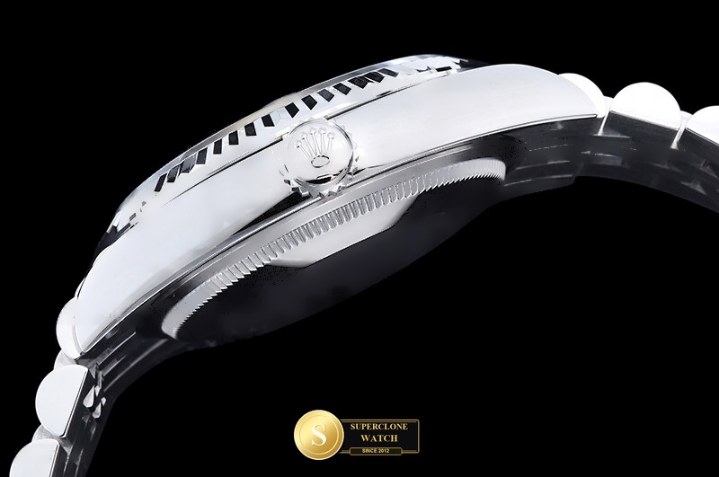 Rolex Ref. RDJ0479B CLEAN PLUS - On-Wrist Presence & Case Thickness View (Photo 15 of 28)