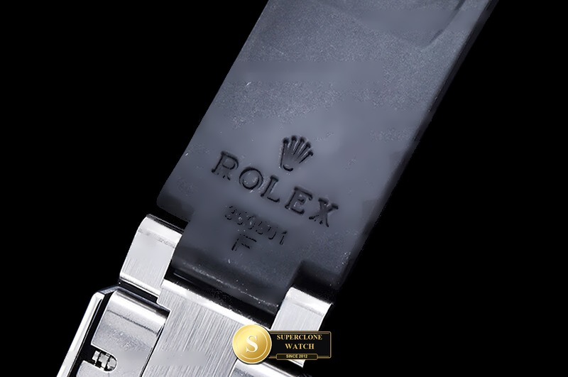 Rolex Ref. 126519 CLEAN PLUS - On-Wrist Presence & Case Thickness View (Photo 15 of 34)