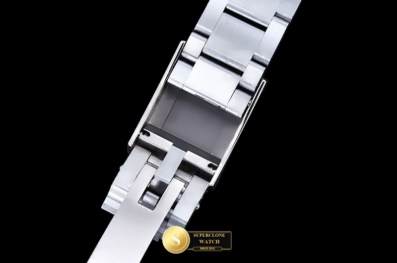 Rolex Ref. 116576 3C - On-Wrist Presence & Case Thickness View (Photo 13 of 30)