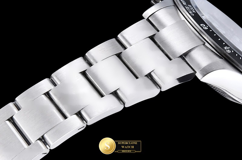 Rolex Ref. ROLDYT0814E PMS - On-Wrist Presence & Case Thickness View (Photo 15 of 29)