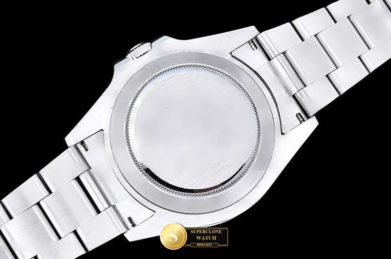 Rolex Ref. 226570 QF - On-Wrist Presence & Case Thickness View (Photo 19 of 32)
