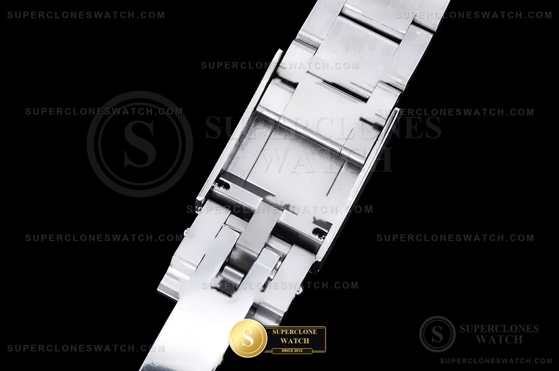Rolex Ref. 126710BLRO QF - On-Wrist Presence & Case Thickness View (Photo 15 of 32)