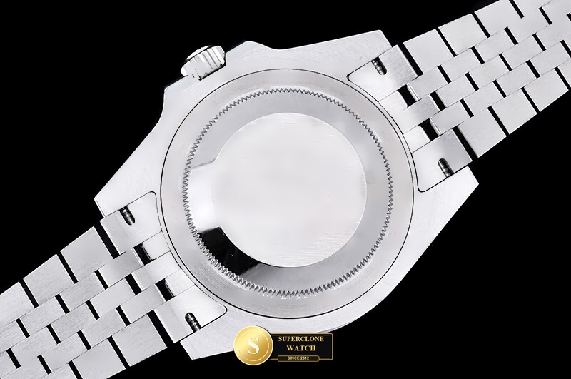 Rolex Ref. 126710GRNR RWF - On-Wrist Presence & Case Thickness View (Photo 19 of 30)