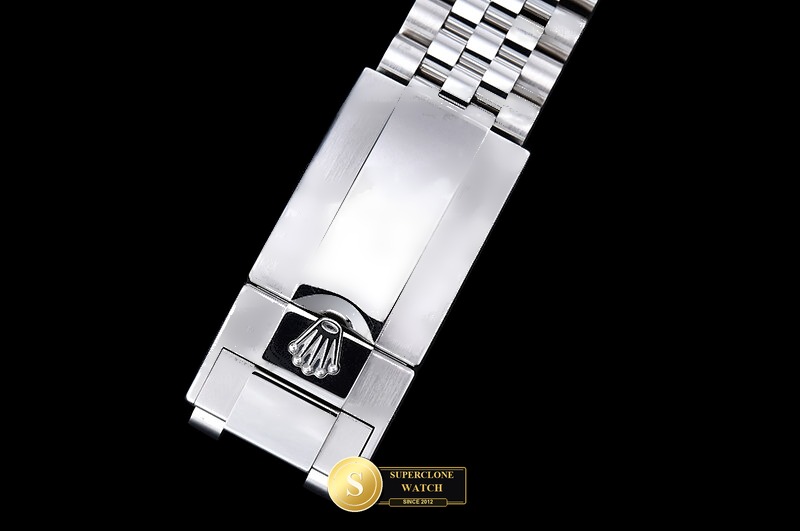 Rolex Ref. 126710BLRO RICH - On-Wrist Presence & Case Thickness View (Photo 13 of 32)