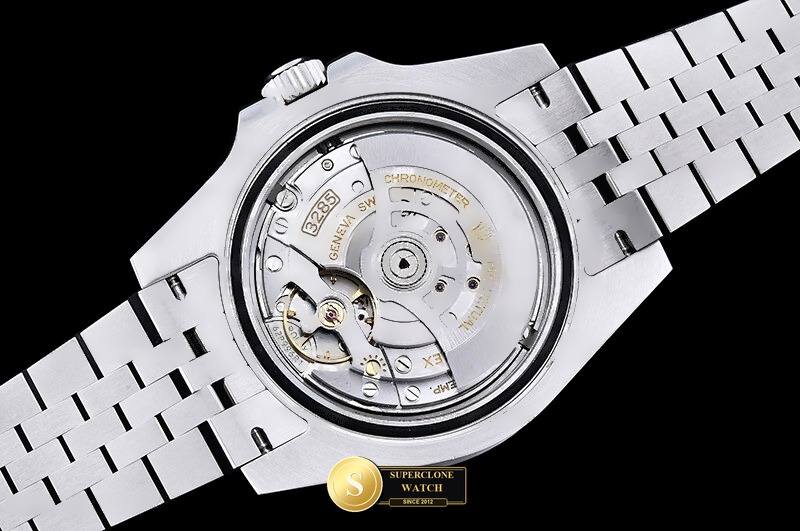 Rolex Ref. 126710BLRO RICH - On-Wrist Presence & Case Thickness View (Photo 21 of 32)