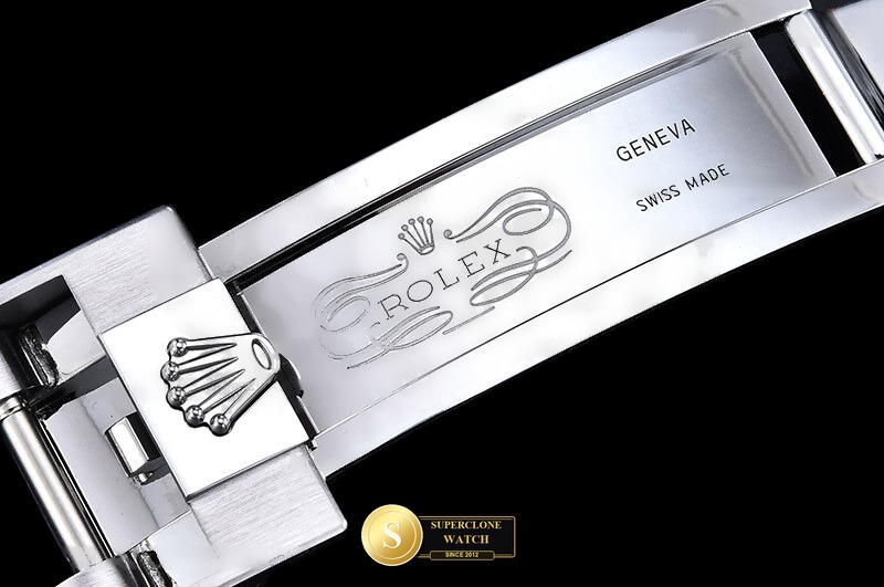 Rolex Ref. 126710BLNR RICH - On-Wrist Presence & Case Thickness View (Photo 15 of 31)