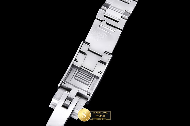 Rolex Ref. 126600 QF - On-Wrist Presence & Case Thickness View (Photo 15 of 31)
