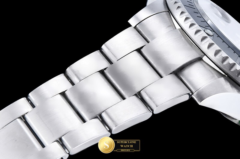 Rolex Ref. 126600 QF - Crown Guard & Dial Lume Verification (Photo 16 of 31)