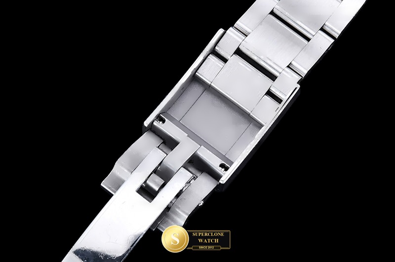 Rolex Ref. 126622 CLEAN PLUS - On-Wrist Presence & Case Thickness View (Photo 15 of 31)