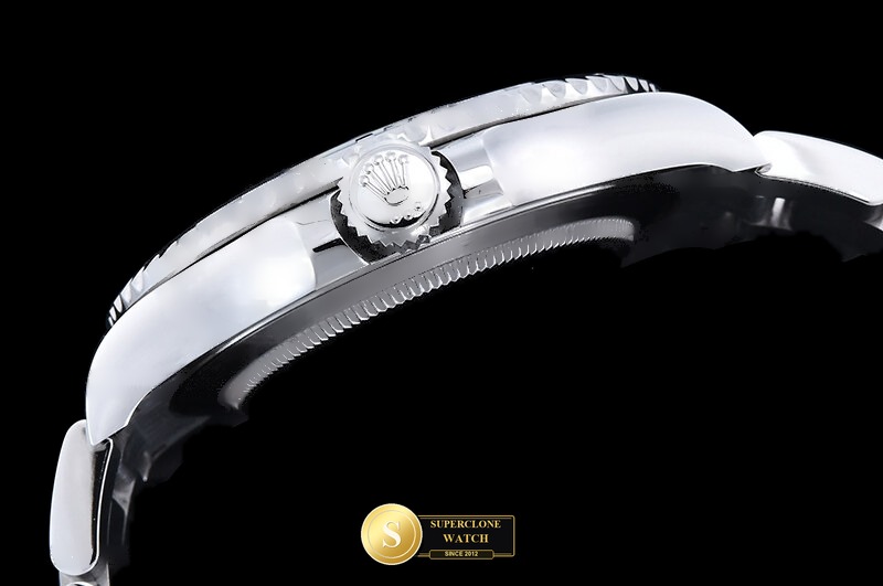 Rolex Ref. 126622 CLEAN PLUS - On-Wrist Presence & Case Thickness View (Photo 17 of 31)