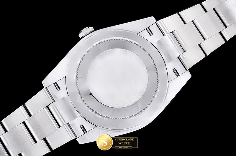 Rolex Ref. R2DJ0537A VSF - On-Wrist Presence & Case Thickness View (Photo 17 of 27)