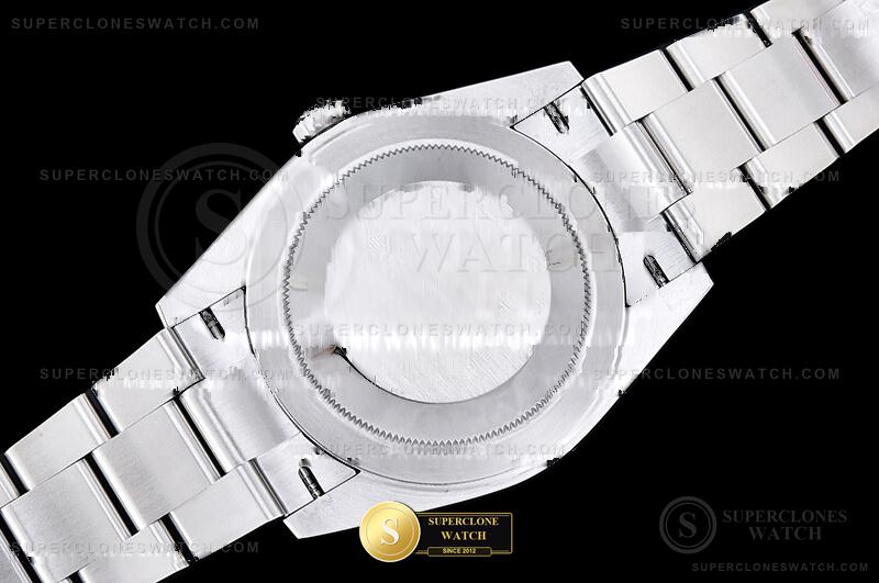 Rolex Ref. R2DJ0533L SEEK - On-Wrist Presence & Case Thickness View (Photo 17 of 28)