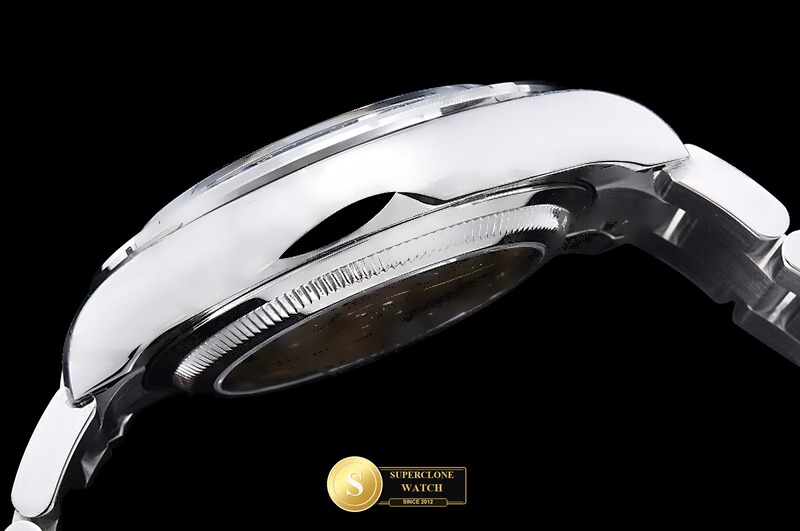 Rolex Ref. 126502 VSF - On-Wrist Presence & Case Thickness View (Photo 17 of 28)