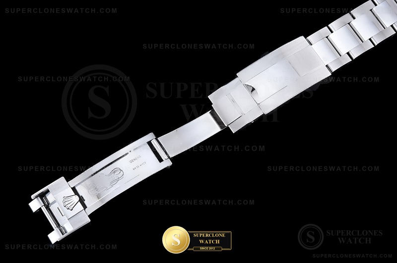 Rolex Ref. 126599SAVL RX - On-Wrist Presence & Case Thickness View (Photo 11 of 31)