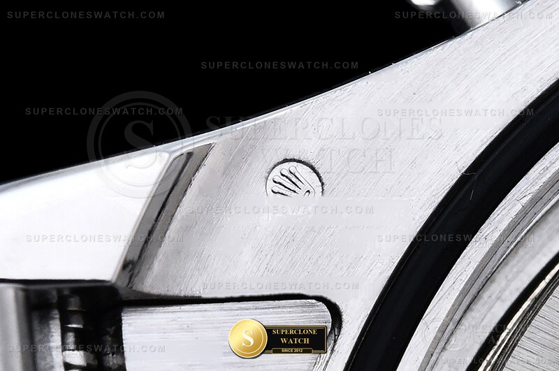 Rolex Ref. 126599SAVL RX - On-Wrist Presence & Case Thickness View (Photo 23 of 31)