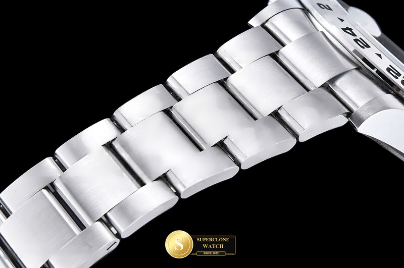 Rolex Ref. 226570 RWF - On-Wrist Presence & Case Thickness View (Photo 15 of 30)
