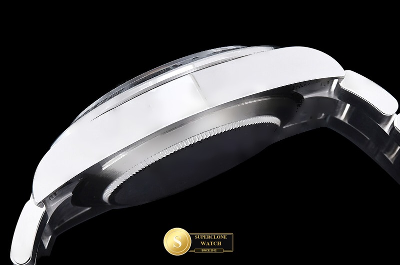 Rolex Ref. 226570 RWF - On-Wrist Presence & Case Thickness View (Photo 17 of 30)