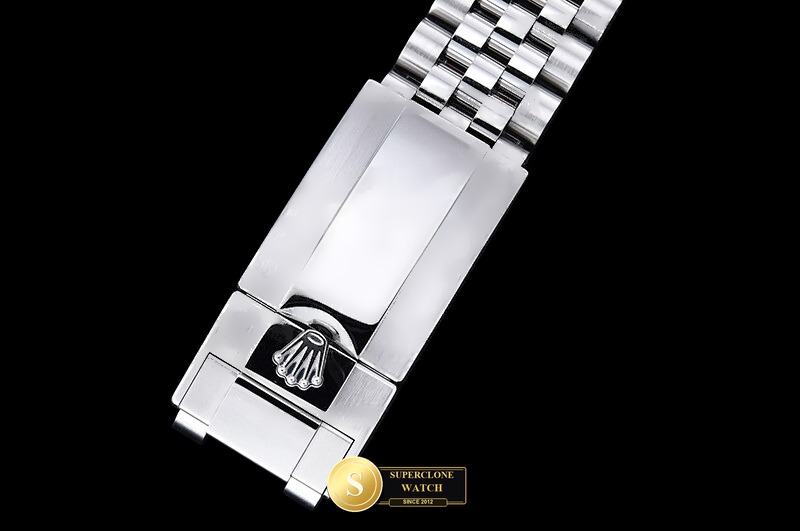 Rolex Ref. 126710GRNR ERF - On-Wrist Presence & Case Thickness View (Photo 13 of 32)
