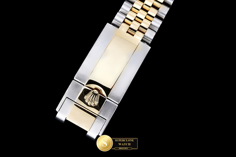 Rolex Ref. 126710 CLEAN PLUS - On-Wrist Presence & Case Thickness View (Photo 13 of 31)