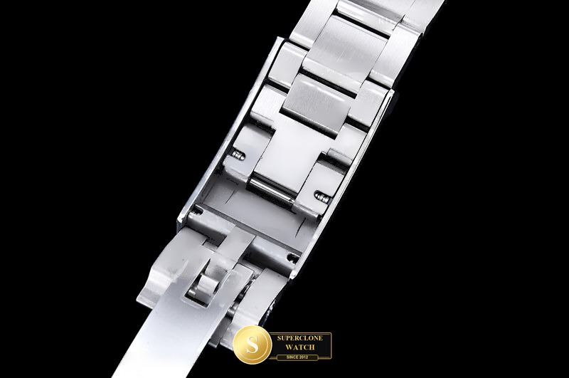Rolex Ref. 126613LB EWE - On-Wrist Presence & Case Thickness View (Photo 15 of 35)