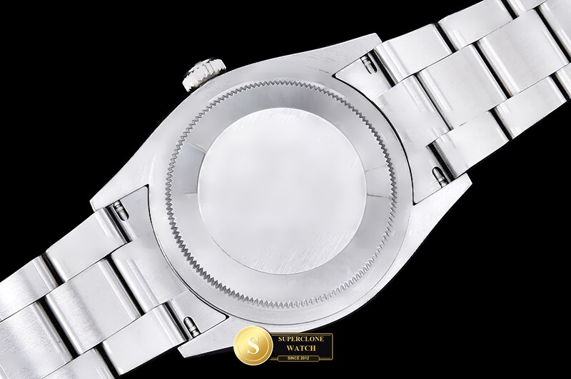 Rolex Ref. ROYP057I CLEAN PLUS - On-Wrist Presence & Case Thickness View (Photo 17 of 28)