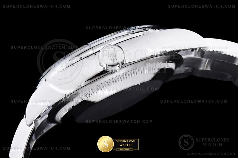 Rolex Ref. ROYP059D CLEAN PLUS - On-Wrist Presence & Case Thickness View (Photo 15 of 28)